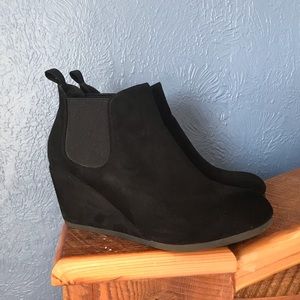 Maurice’s Black suede bootie size 8.5